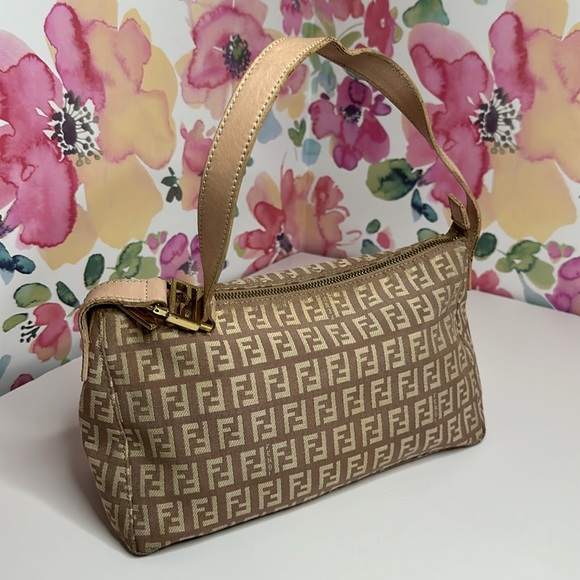 💯Authentic Fendi Shoulder Bag Small size 🍀 - Picture 7 of 17